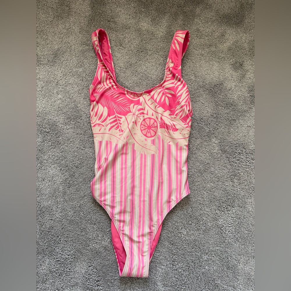 Juicy Couture NWT Coral Tropical One-Piece Swimsuit in Small